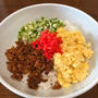 懐かしい「３色そぼろ丼」