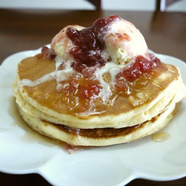 アイスがとろ～り苺ソースdeパンケーキ♪