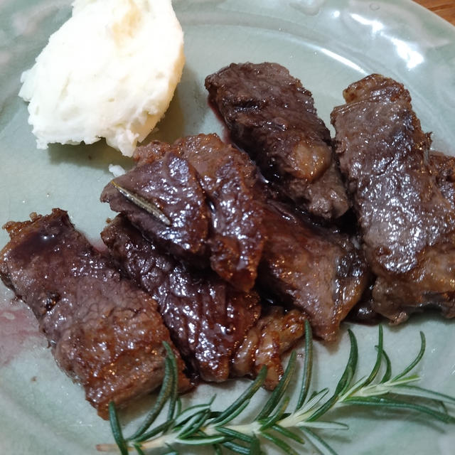 牛肉ステーキ～「三食ごはん　山村編」の料理です♪