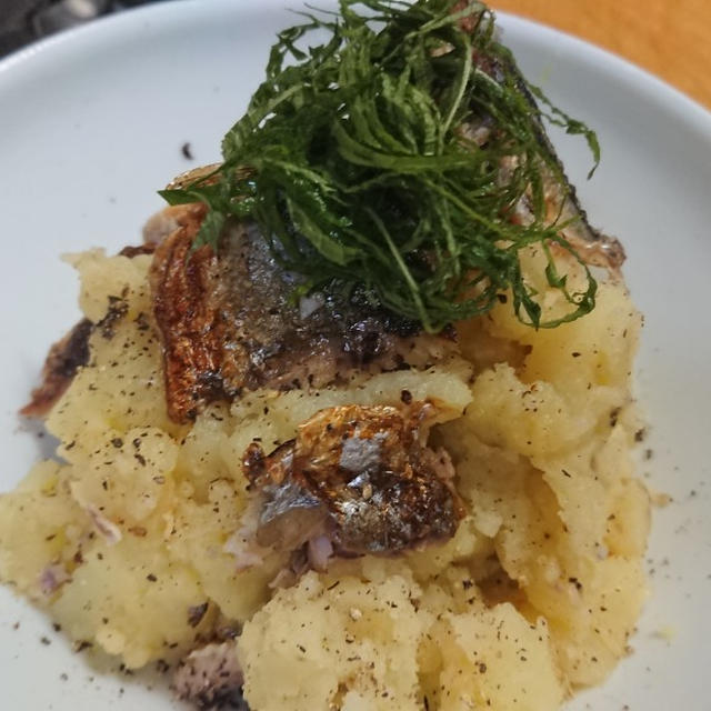 最小構成で美味い、焼き鯖ポテトサラダ