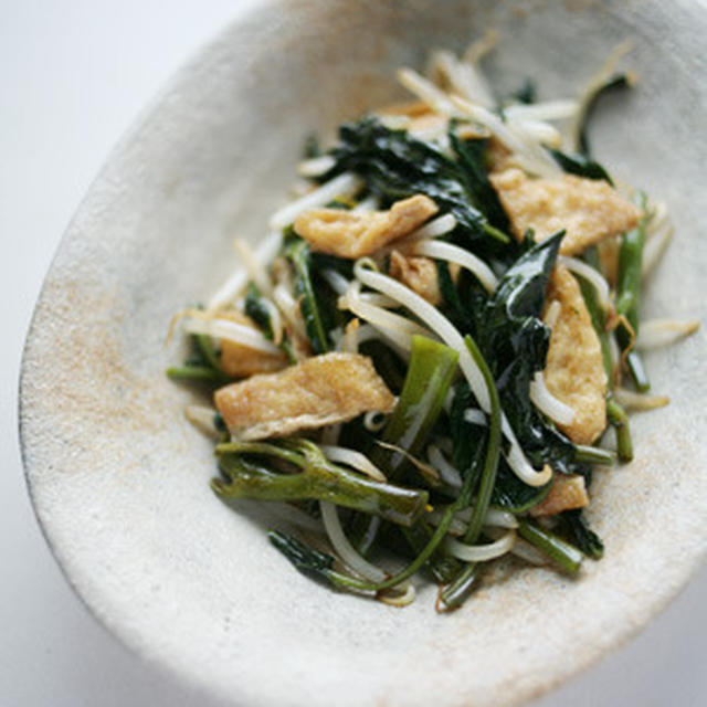 油揚げと空芯菜の炒めもの