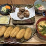 【献立】いなり寿司、鶏の唐揚げ、カニカマときゅうりの酢の物、ぬか漬け、ガリ、ニラ玉のお味噌汁