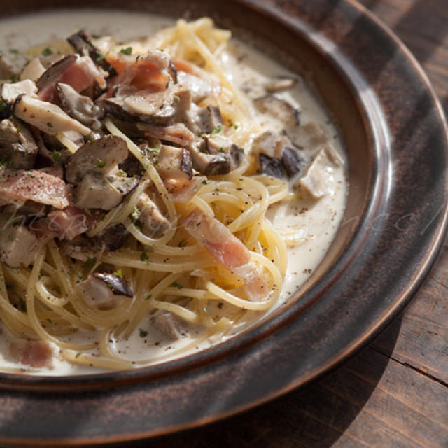 椎茸とベーコンのクリームパスタ