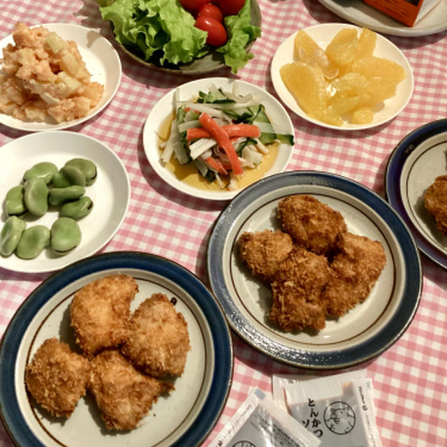 教室後で若干ヤル気のない夕食、矢場とんマルシェ調達