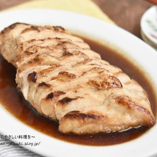 フライパンひとつで簡単調理♪蒸し鶏の旨だれソース