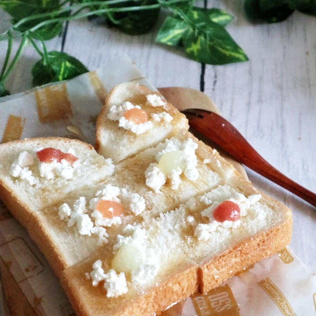 ビネ果とカッテージチーズのメープル食パン