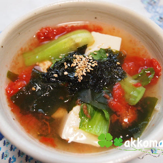 穴開いちゃってますが・・・　☆ダシダとごま油で韓国風スープ