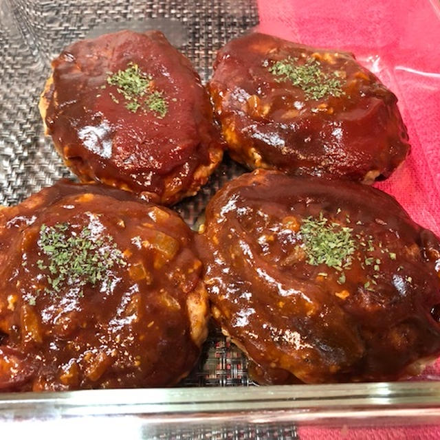 ハンバーグ♡かぼちゃ煮♡小松菜胡麻和え♡ブルサンチーズ