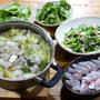 宇和海産イトヨリダイの刺し身、湯豆腐、自家栽培間引きカブとベーコンの炒めもの、サラダ菜。