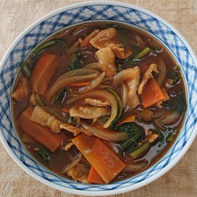 熱々の豚カレーうどんで昼ごはん