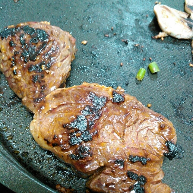 肉まちがい？一口カルビがステーキサイズ