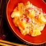 焼き秋鮭と牛蒡の炊きこみご飯、柿と菊の白和え等等で手酌酒の秋の夜長……