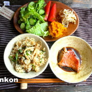 【簡単！！カフェごはん】きのこのバター醤油混ぜごはんと簡単な煮魚、サラダの定食