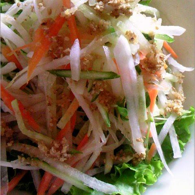 【レシピ】７.６は「サラダ記念日」大根サラダと手作り和風ドレッシング