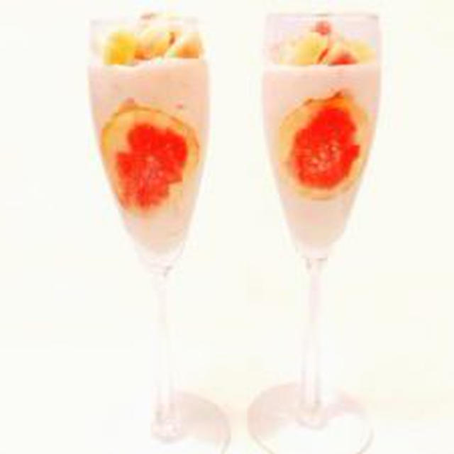 ホームパーティにぴったりなフルーチェアレンジレシピ！「無花果（いちじく）と苺のぷるぷるフルーチェ」の作り方