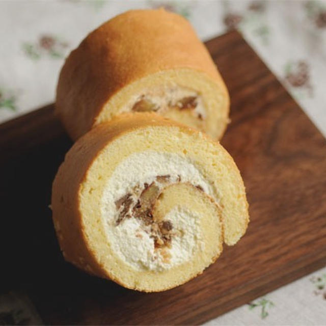 ロールケーキ　（渋皮煮入り）