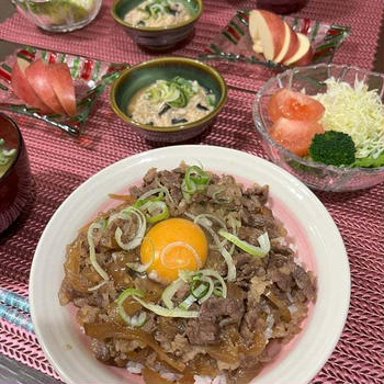 【おうちごはん】帰りが遅くなったら丼【豚丼de夕食】。と。【おつまみ】と。【息子弁当】あれこれ