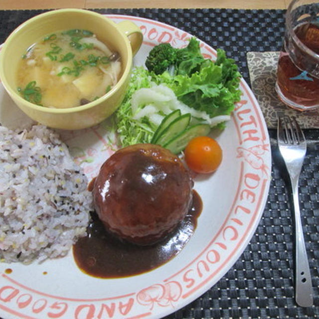 まんまるハンバーグのおうちランチ♪