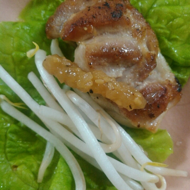 エバラ焼肉のたれ こだわり食感でシャキシャキもやしとサンチュを楽しむチキン