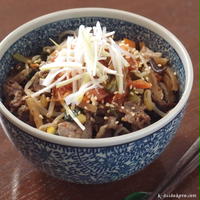 チャプチェ丼（チャプチェの炊き込みご飯） ～ 混ぜて炊くだけ簡単調理 モランボン 韓の食菜