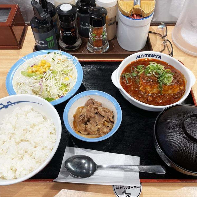 富士山豆腐の本格麻婆定食にミニ牛皿を追加して食べる 〜松屋〜