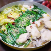 【家ごはん】 春キャベツたっぷり!! 手羽先でもつ鍋風 * ココイチカレー鍋