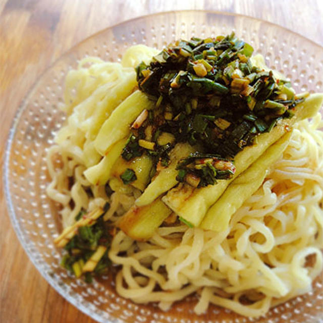 蒸し茄子＆青ねぎソースの麺