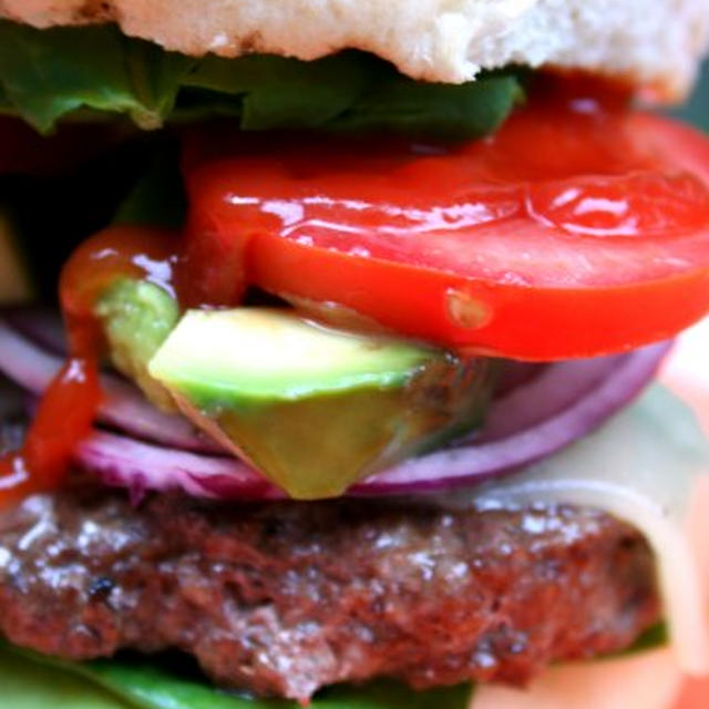 Burger with Spinach and Avocadoほうれん草とアボカド入りバーガー