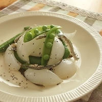 乾物でイタリア～ン！煮干しと玉ねぎとスナップエンドウの炒め物