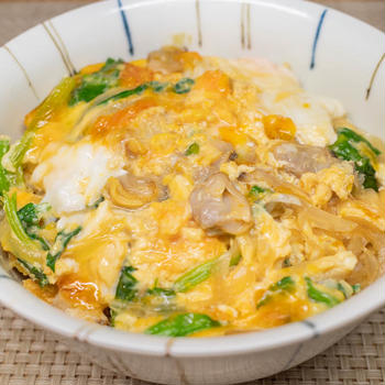 アサリとほうれん草の卵とじ丼