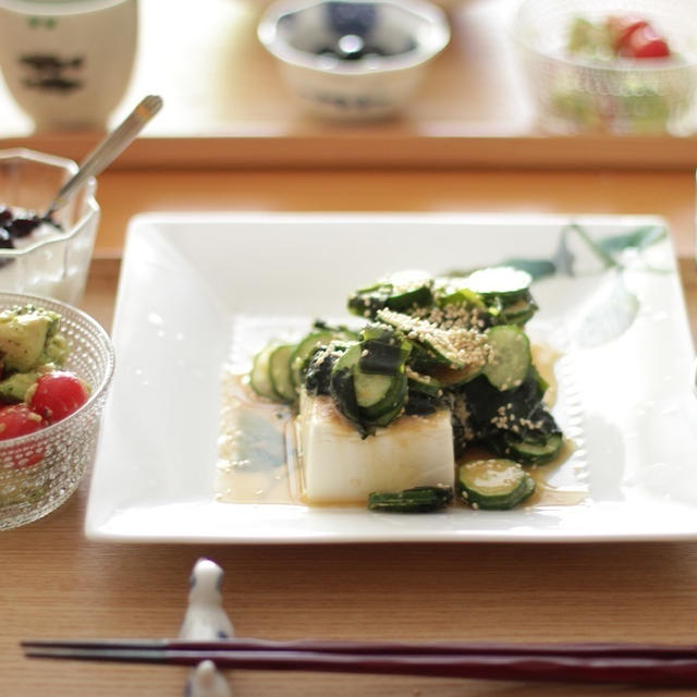 キュウリとわかめの酢味噌和え豆腐 de 朝ごはん