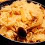ぴりっと生姜のきいた、〆に最適大人のキノコご飯、枝豆のピリ辛煮びたしで手酌酒