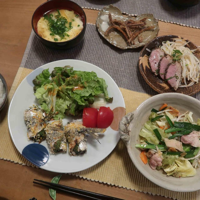 鰯の明太大葉巻と鶏肉と野菜のアヒージョ風の晩ご飯　と　梅：ライトアップ♪