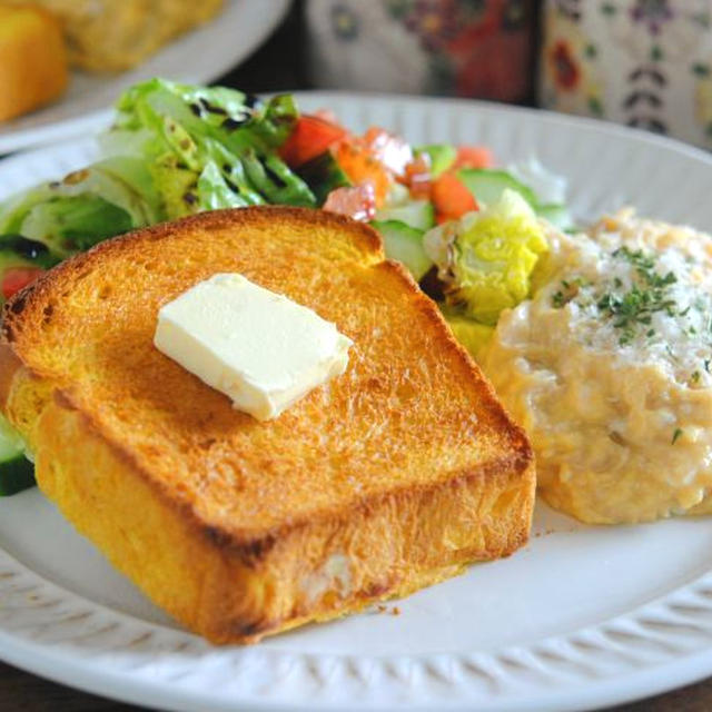 週末のブランチ☆秋の味覚☆カボチャトーストとスクランブルえのきエッグ