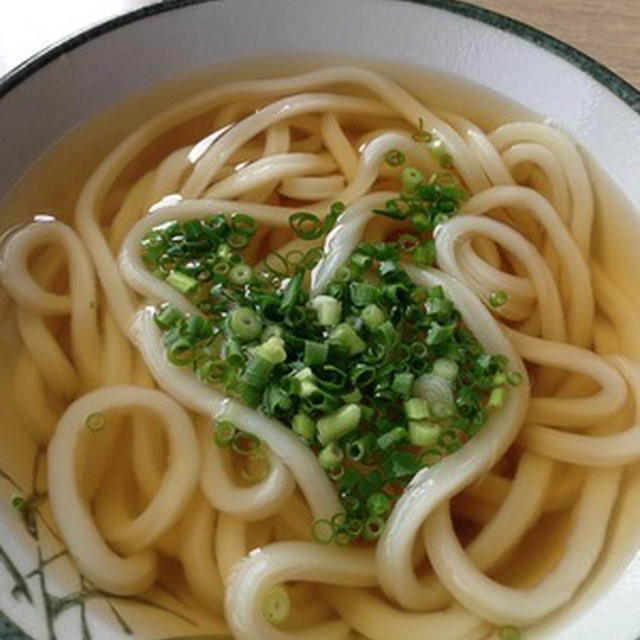 １軒目は東かがわ市の「吉本食品」