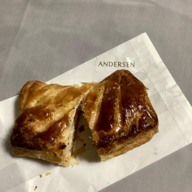 アンデルセンのアップルパイを買ってしまいました。