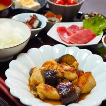 鶏むねとなすの甘酢炒め。お祭りで昼飲み♪