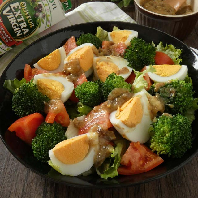 野菜がモリモリ食べられる「ブロッコリーと卵の味噌ドレサラダ」