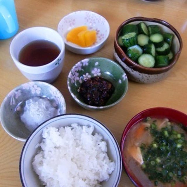 漬け物とかしらすおろしとか。