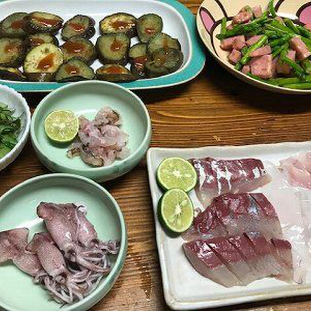ツバスと小イカの刺身 焼き茄子 アスパラベーコン By あんこ１９６１さん レシピブログ 料理ブログのレシピ満載