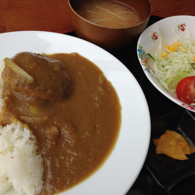 チーズ入りハンバーグカレー