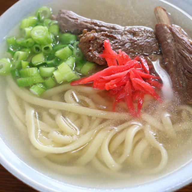 朝っぱらからがっつり「ソーキそば」