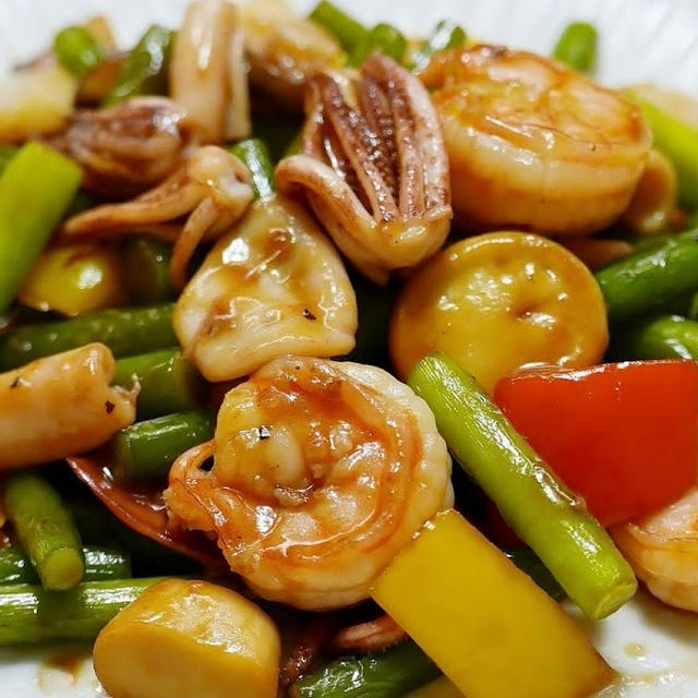 魚介とにんにくの芽の醤油炒め
