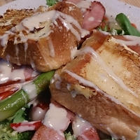 野郎飯流・甘くないフレンチトーストとマスタードランチドレッシングの満腹サラダ