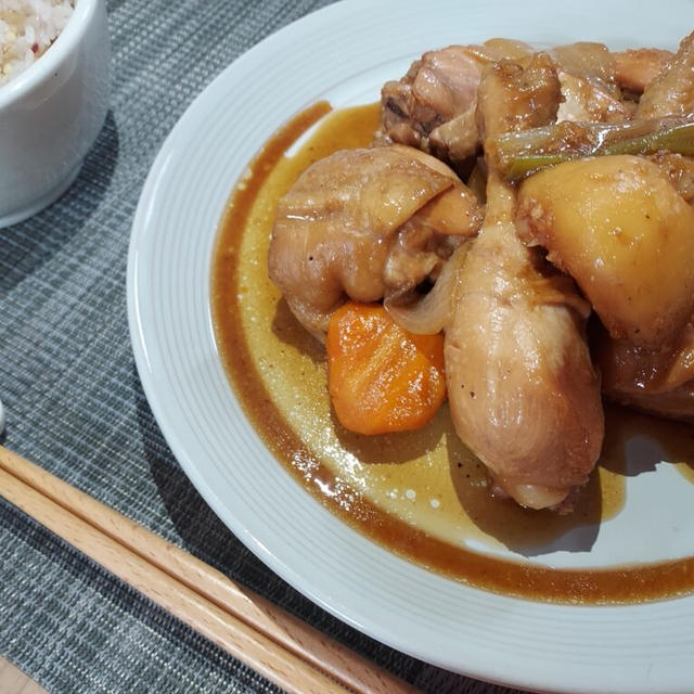 しょう油ベースの辛くない子供用「タットリタン(鶏肉の甘辛煮) 」