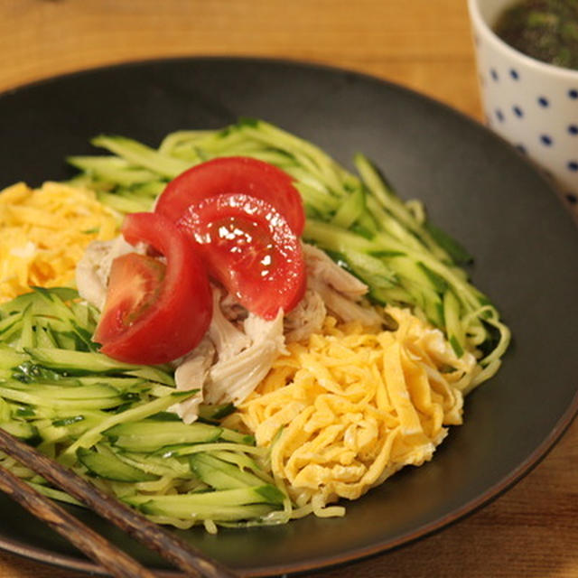 しっとり茹で鶏で冷やし中華＆茹で汁スープ