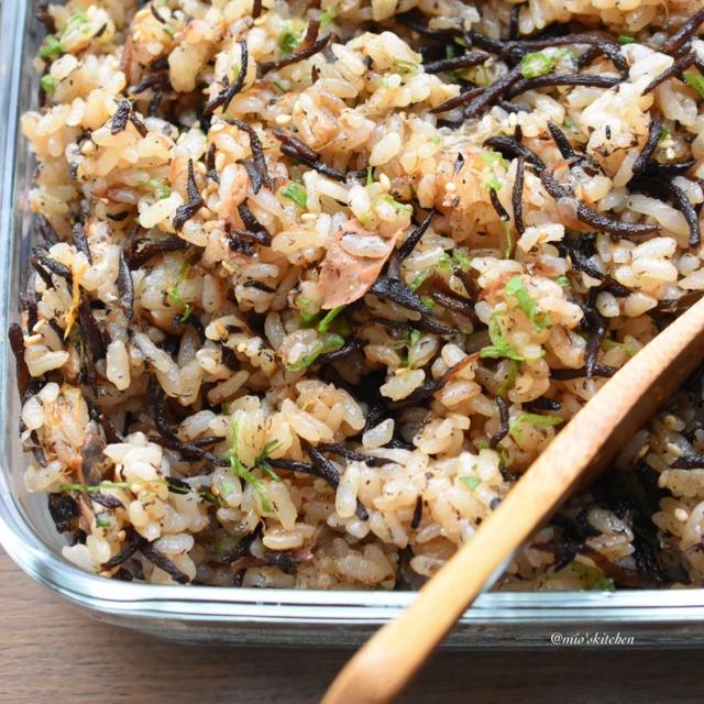 【炊き込みご飯レシピ】♡おかわりが止まらない♡ひじきと梅干しの和風炊き込みご飯♡レシピあり♡