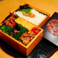 太陽がでていない旦那くん弁当＊うちのハードリピートな常備菜2種と卵焼き