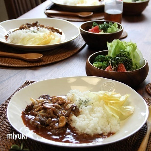 ハヤシライス・ポテトチップス添え。