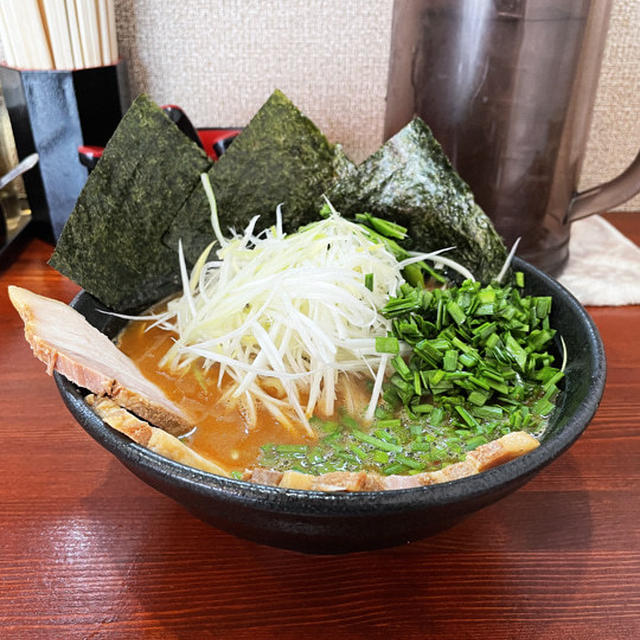 天王味噌をトロトロばら肉3枚と生ニラを乗せて啜る